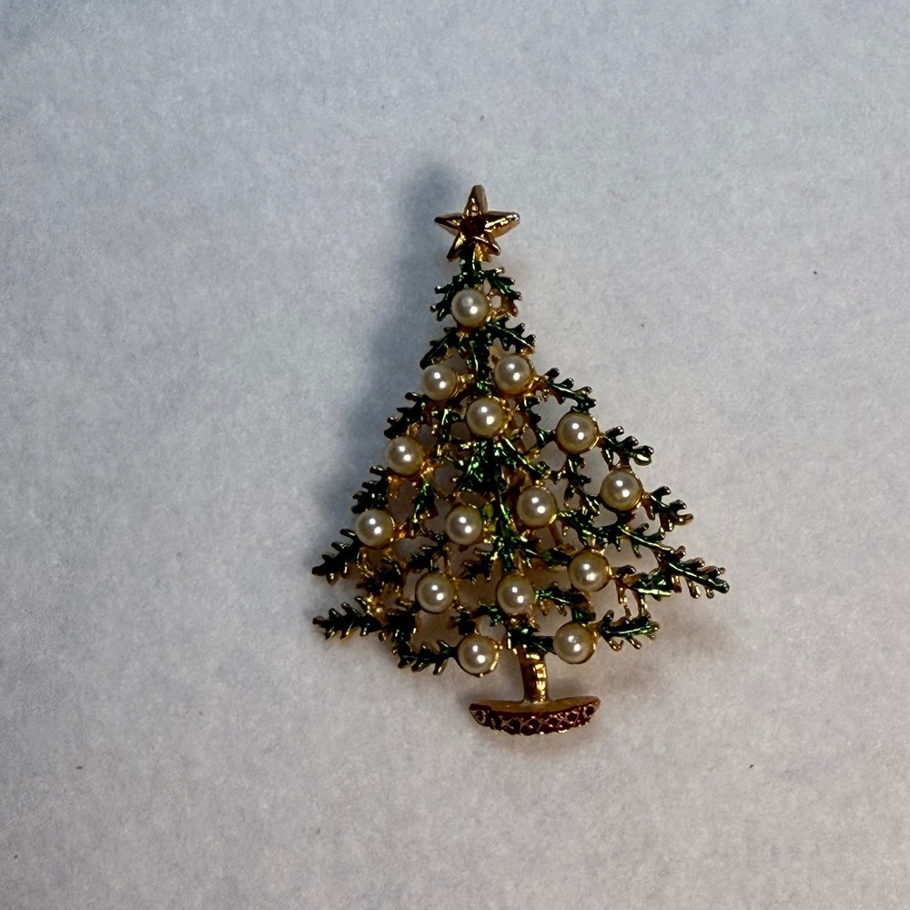 Vintage Gold Tone Christmas Tree Brooch With Faux Pearls